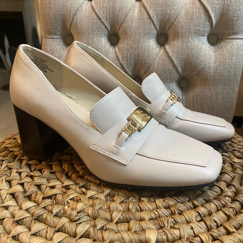 Liz Claiborne NEW Cream Heels with Gold Metal Detailing Size 7